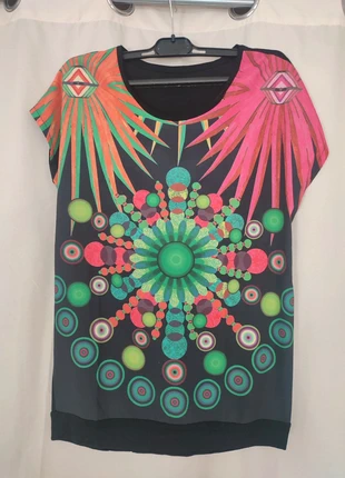 T-shirt Desigual imprimé multicolore taille M, merk: Desigual, staat: Heel goed, maat: M / 38 / 10, € 5,00, € 5,95 inclusief Kopersbescherming