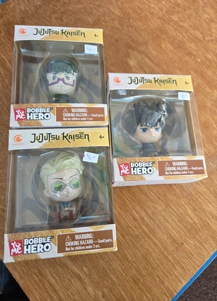 3 Jujutsu Kaisen poppetjes, merk: Jujutsu Kaisen, staat: Nieuw met prijskaartje, maat: Universeel, € 10,00, € 11,20 inclusief Kopersbescherming