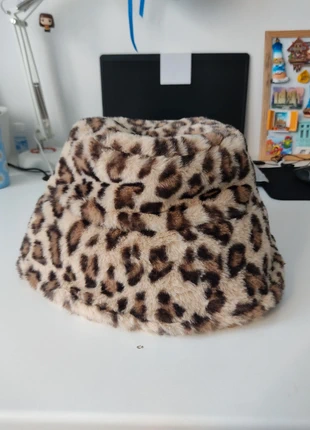 Cappello bucket leopardato peloso 🐆, marque: H&M, état: Neuf sans étiquette, taille: 58, 3,00 €, 3,85 € Protection acheteurs incluse