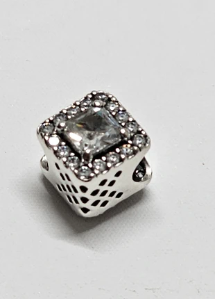 Pandora Charm Geometrico con Zirconi d'Argento, zustand: Sehr gut, 40,00 €, 42,70 € inklusive Vinted-Käuferschutz