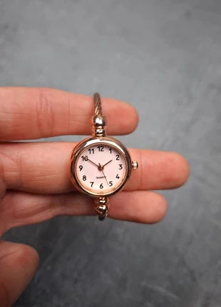 Montre vintage style horloge a bracelet rose à cadran rose - Taille ajustable, brand: Vintage Dressing, condition: Very good, size: One size, €10.00, €11.20 includes Buyer Protection