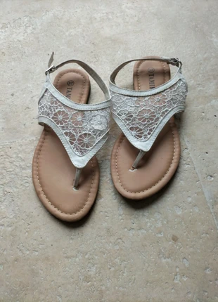 Claquettes dentelle, merk: Tamiko, staat: Heel goed, maat: 37, € 3,00, € 3,85 inclusief Kopersbescherming