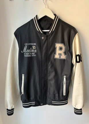 Giacca Varsity College in ecopelle e pile bianco nero, brand: Varsity, condizioni: Ottime, taglia: M, €18.00, €19.60 include la Protezione acquisti