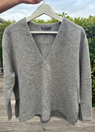 Pull col V gris ZARA – Taille XS, brand: Zara, condition: Very good, size: XS / 34 / 6, €15.00, €16.45 includes Buyer Protection