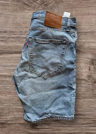 Short Jean levi’s 412 premium, marque: Levi's, état: Très bon état, taille: W31 | FR 40, 39,90 €, 42,60 € Protection acheteurs (Pro) incluse