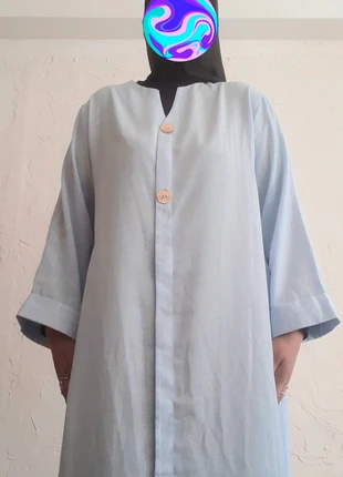 Abaya fluide bleu clair avec boutons dorés, marque: Zahra Couture, état: Neuf avec étiquette, taille: L / 40 / 12, 27,00 €, 29,05 € Protection acheteurs incluse