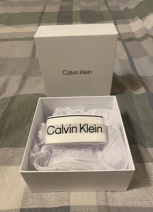 Wristband Calvin Klein Polsino, marca: Zara, estado: Novo sem etiquetas, €5.59, €6.57 inclui Proteção do Comprador