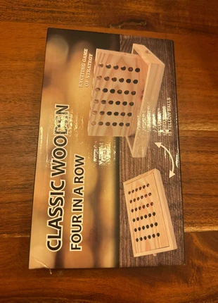 Vier op een rij nieuw, staat: Nieuw met prijskaartje, € 3,00, € 3,85 inclusief Kopersbescherming