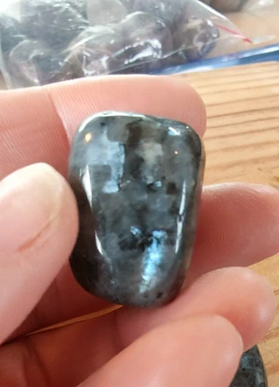 1 larvikite à poser, staat: Nieuw met prijskaartje, € 6,00, € 7,00 inclusief Kopersbescherming