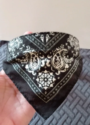 Choker girocollo bandana, marque: EMO, état: Très bon état, 3,00 €, 3,85 € Protection acheteurs incluse