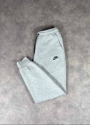 Nike Pantalon de jogging Tech Fleece Homme Gris Taille M, merk: Nike, staat: Heel goed, maat: M, € 29,90, € 32,10 inclusief Kopersbescherming