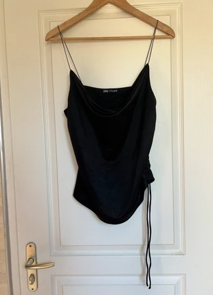 Top débardeur noir satin col bénitier drapé cordon Zara 40, marke: Zara, zustand: Sehr gut, größe: L / 40 / 12, 4,00 €, 4,90 € inklusive Vinted-Käuferschutz