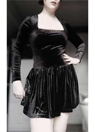 Velvet dress with long sleeves and bow (m), marque: goth, état: Très bon état, taille: M / 38 / 10, 13,99 €, 15,39 € Protection acheteurs (Pro) incluse