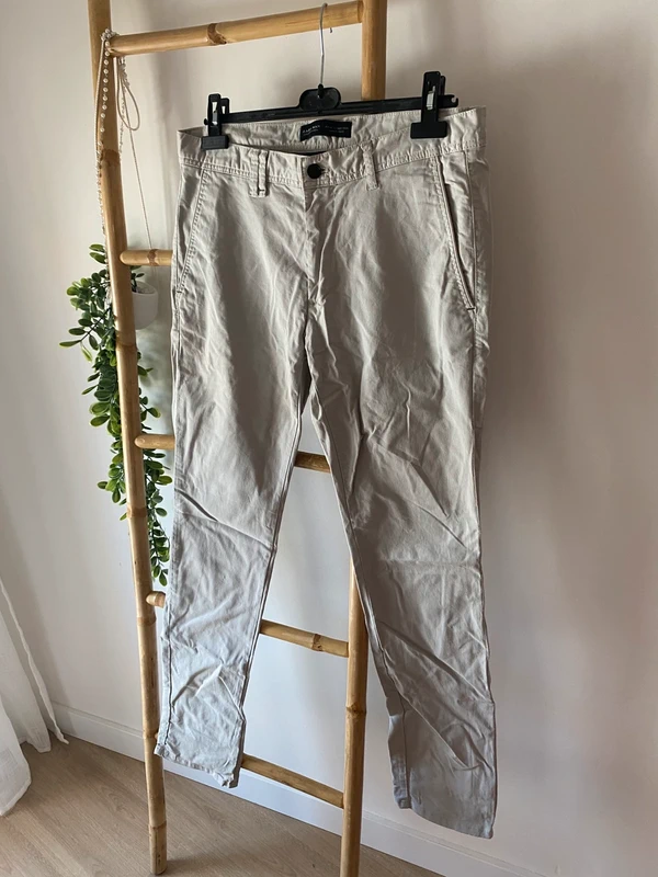Pantalon chino gris clair - photo numéro 2