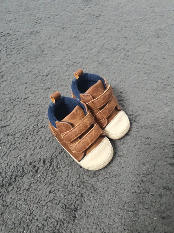 Petite baskets marrons taille 6-12mois