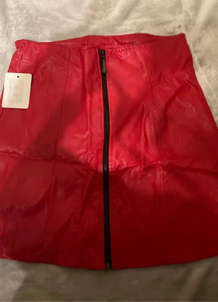 Gonna Mini L Pelle Rossa, marke: New Collection, zustand: Neu, mit Etikett, größe: L / 40 / 12, 2,50 €, 3,33 € inklusive Vinted-Käuferschutz