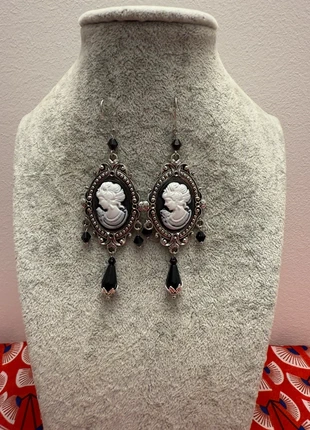 Magnifique boucle d oreille avec camée blanc, zustand: Sehr gut, 8,50 €, 9,63 € inklusive Vinted-Käuferschutz