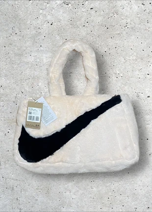 Sac à main Nike Fourrure Blanc Logo Noir, brand: Nike, condition: Very good, €47.90, €51.00 includes Buyer Protection Pro