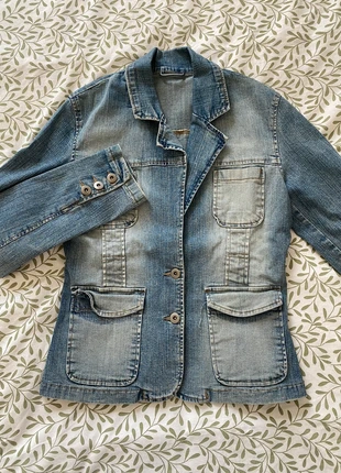 veste en jean cintrée, staat: Heel goed, maat: S / 36 / 8, € 9,00, € 10,15 inclusief Kopersbescherming