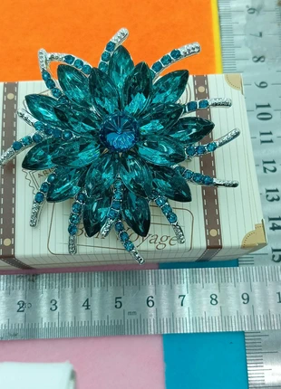 Broche, merk: Montre.fr, staat: Heel goed, € 5,00, € 5,95 inclusief Kopersbescherming Pro