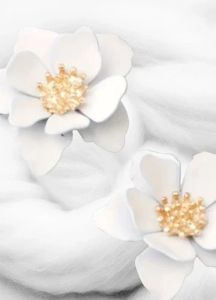 Boucles d’oreilles fleurs blanche  Élégance & Tendance, brand: Tendance, condition: New without tags, €6.00, €7.00 includes Buyer Protection