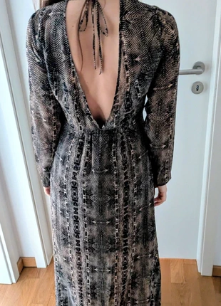 Bodenlanges Kleid mit Schlangenprint und tiefem Rückenausschnitt, merk: GUESS, staat: Heel goed, maat: S / 36 / 8, € 12,00, € 13,30 inclusief Kopersbescherming
