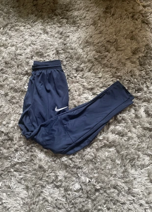 Jogging Nike Bleu Marine Pour Ado / M - Neuf, marke: Nike, zustand: Neu, größe: M, 10,00 €, 11,20 € inklusive Vinted-Käuferschutz