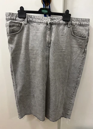 Jupe en jeans gris clairH&m, brand: H&M, condition: New without tags, size: 5XL / 50 / 22, €17.00, €18.55 includes Buyer Protection