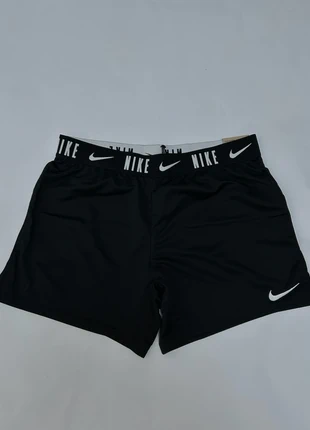 Short de sport nike femme - cycliste - logo nike brodé, marke: Nike, zustand: Neu, mit Etikett, größe: S / 36 / 8, 25,00 €, 26,95 € inklusive Vinted-Käuferschutz