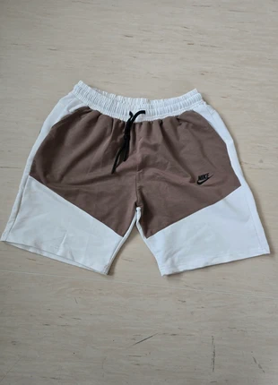 Modische Nike Shorts, Nike Herren Freizeitshorts für Fitnessstudio und Laufsport mit Schnürung, marque: Nike, état: Très bon état, taille: L, 7,00 €, 8,05 € Protection acheteurs incluse