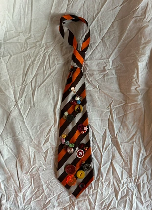 Creatief das geborduurd met knopen en kralen, merk: Unique, staat: Heel goed, € 20,00, € 21,70 inclusief Kopersbescherming