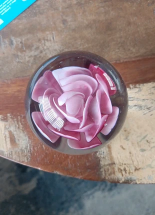 Prachtig mooie pressepapier presse papier glas met bloem, staat: Heel goed, € 10,00, € 11,20 inclusief Kopersbescherming