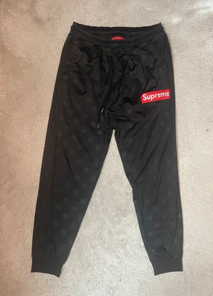 Pantalon Supreme, marke: Supreme, zustand: Neu, größe: M, 42,00 €, 44,80 € inklusive Vinted-Käuferschutz