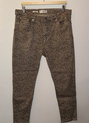 Pantalón Vaquero leopardo MANGO | Talla 44 | Slim fit | Muy bueno, merk: Mango, staat: Heel goed, maat: XXL / 44 / 16, € 15,00, € 16,45 inclusief Kopersbescherming