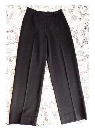 Pantalon laine noire Max Mara taille 42 38 M, brand: Max Mara, condizioni: Ottime, taglia: M / IT 42 / EU 38, €150.00, €158.20 include la Protezione acquisti