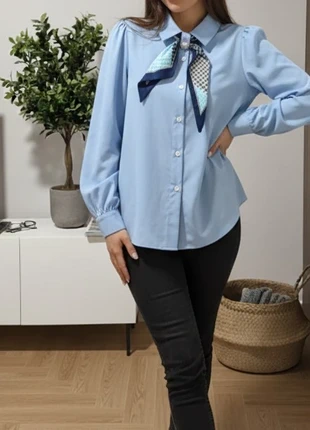 Chemisier bleu ciel avec foulard intégré – Élégance parisienne chic Taille S, marke: Noir d’Élite Paris, zustand: Sehr gut, größe: S / 36 / 8, 29,90 €, 32,10 € beinhaltet Vinted-Käuferschutz Pro