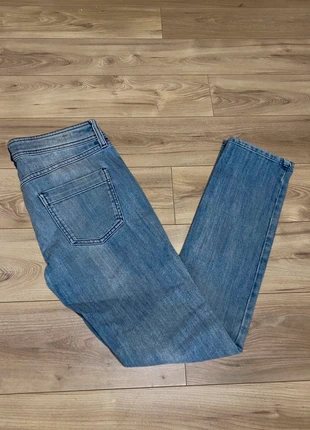 Jean bleu clair Massimo Dutti femme - coupe slim - Taille W28 (FR 38)., merk: Massimo Dutti, staat: Heel goed, maat: M / 38 / 10, € 15,00, € 16,45 inclusief Kopersbescherming