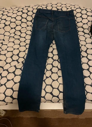 Donkerblauwe spijkerbroek, merk: C&A, staat: Nieuw zonder prijskaartje, maat: M, € 10,00, € 11,20 inclusief Kopersbescherming