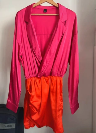 Colorblock Dream Dress | Satin Wrap Mini by SHEIN | M, marke: Shein, zustand: Neu, größe: M / 38 / 10, 8,00 €, 9,10 € inklusive Vinted-Käuferschutz