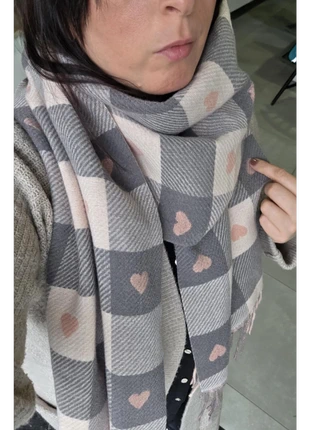 Echarpe femme réversible, coeur rose et gris, neuve/ scarf woman, marque: WOMAN, état: Neuf sans étiquette, 12,00 €, 13,30 € Protection acheteurs incluse