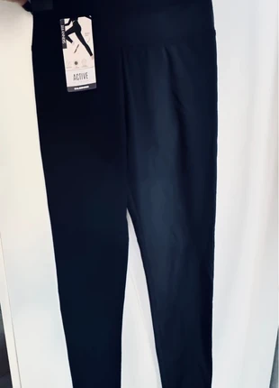 Leggings Calzedonia, brand: Calzedonia, condizioni: Nuovo con cartellino, taglia: XS / IT 38 / EU 34, €22.00, €23.80 include la Protezione acquisti