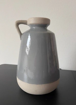 Minimalist Gray and Cream Ceramic Decorative Vase, marca: Ideal, estado: Muy bueno, 10,00 €, 11,20 € Protección al comprador incluida