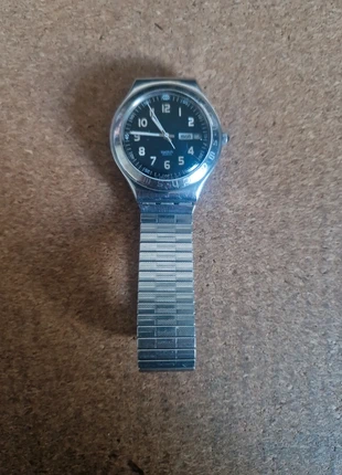 Swatch Irony Big Date – Modèle Rare, Cadran Noir, marque: Swatch, état: Satisfaisant, taille: 30–38 mm, 30,00 €, 32,20 € Protection acheteurs incluse