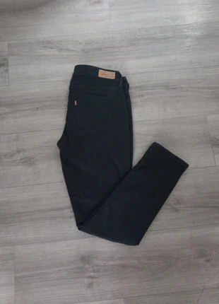🌹Jean Levi's Modern Rise Skinny Noir Taille 38 08270925, brand: Levi's, condizioni: Ottime, taglia: M / IT 42 / EU 38, €25.00, €26.95 include la Protezione acquisti Pro