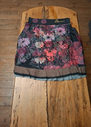 Jupe Desigual fleurie brodée – Taille M, marke: Desigual, zustand: Gut, größe: M / 38 / 10, 5,00 €, 5,95 € inklusive Vinted-Käuferschutz
