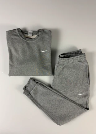 Ensemble Nike Swoosh Brodé, marca: Nike, estado: Muito bom, tamanho: M, €64.50, €68.43 inclui Proteção do Comprador