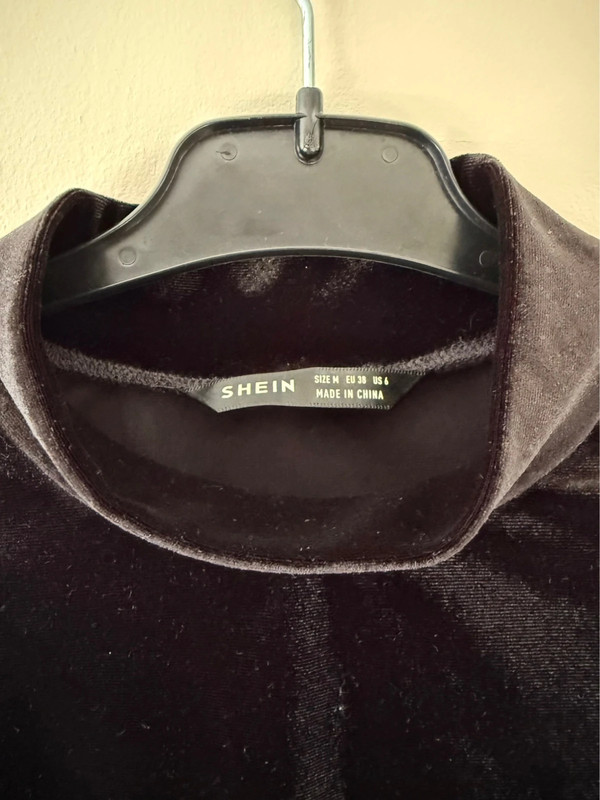 Top moulant noir velours Shein - photo numéro 4