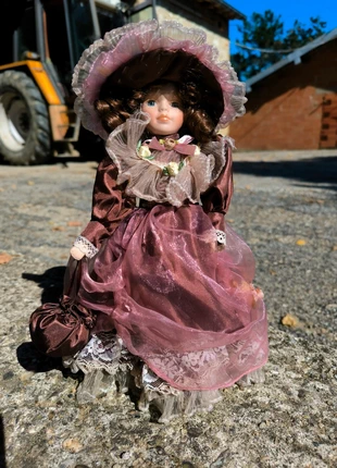 Petite poupée en porcelaine, condition: Very good, size: One size, €8.00, €9.10 includes Buyer Protection