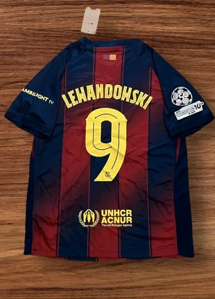 T-Shirt Robert Lewandowski 9 Patch Champions League 2025/2026, marke: FC Barcelona, zustand: Neu, mit Etikett, größe: L, 20,00 €, 21,70 € inklusive Vinted-Käuferschutz