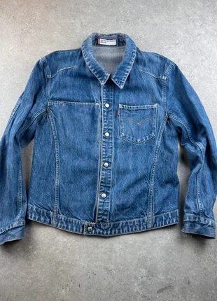 Veste Levi’s Engineered Jeans – Denim Bleu Foncé Délavé (Taille M) Moderne & Authentique, marque: Levi Strauss & Co., état: Très bon état, taille: M, 25,00 €, 26,95 € Protection acheteurs incluse